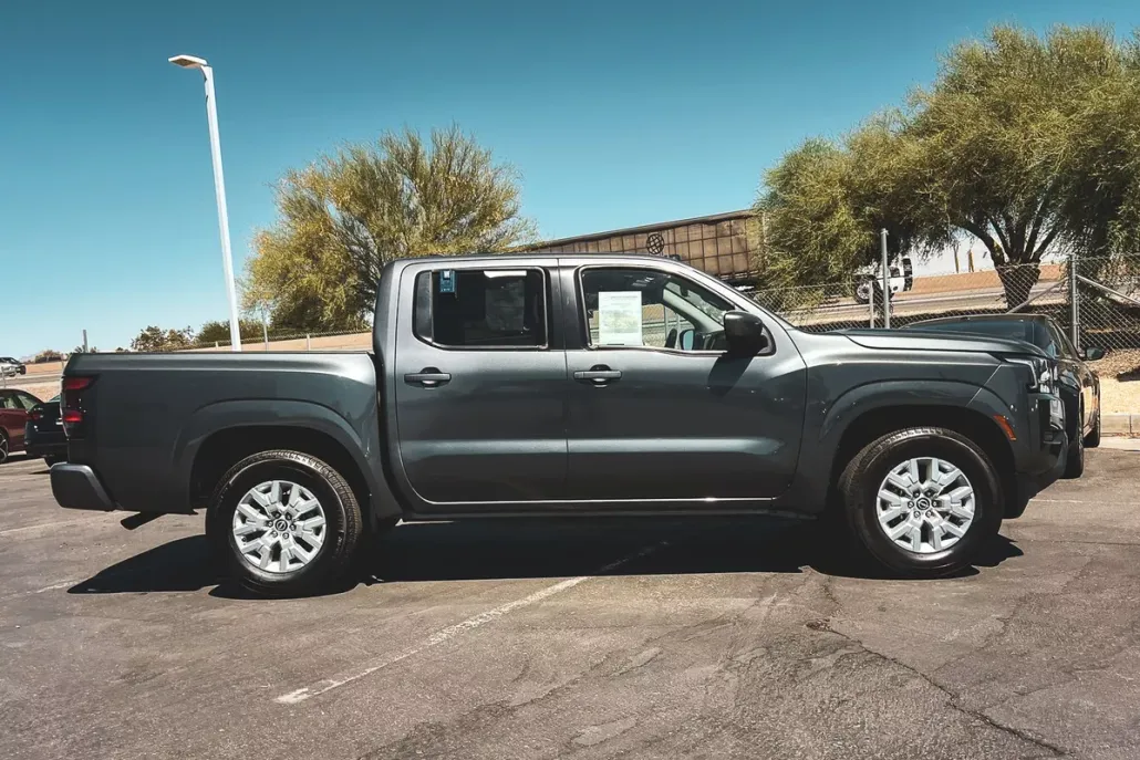 2023 Nissan Frontier SV photo 1