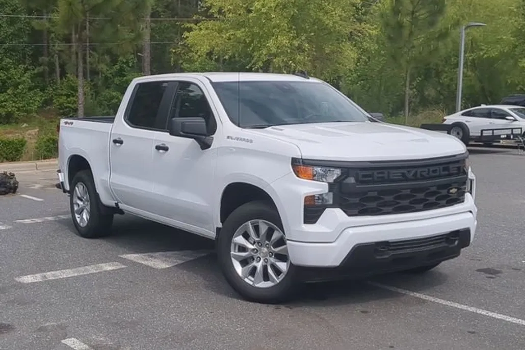2025 Chevrolet Silverado 1500 Custom photo 1