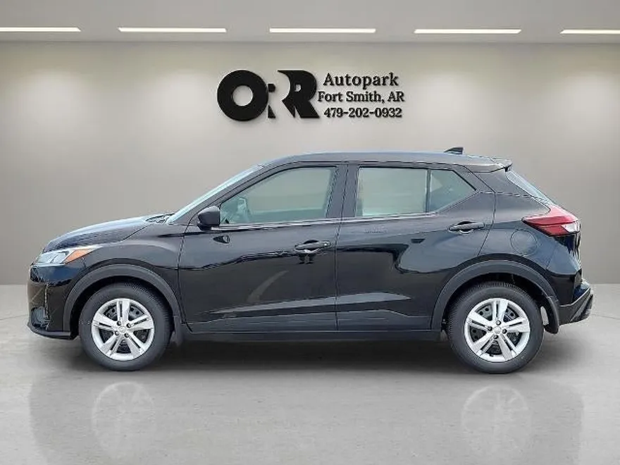 2025 Nissan Kicks Play S photo 1