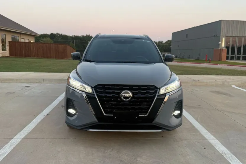 2021 Nissan Kicks SR photo 1