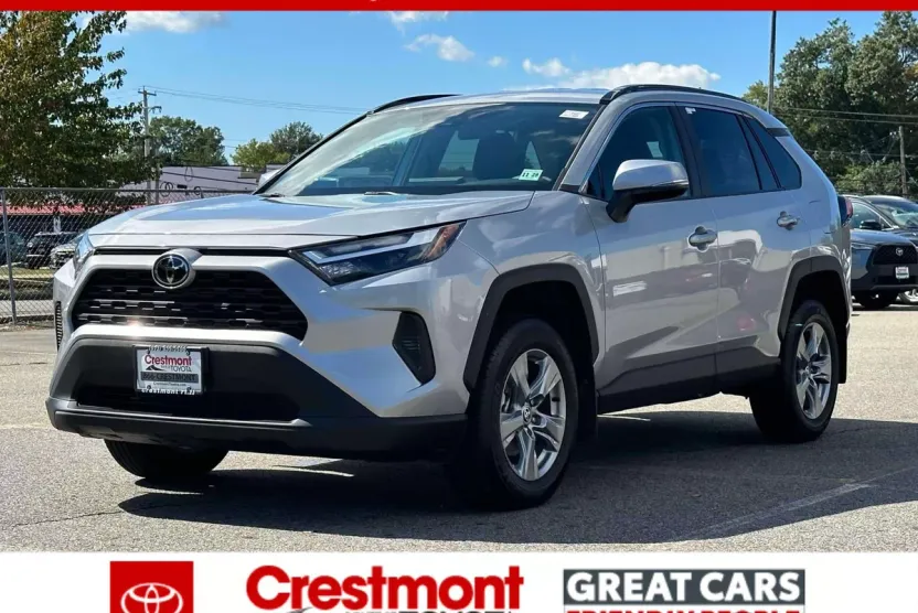 2024 Toyota RAV4 XLE photo 1