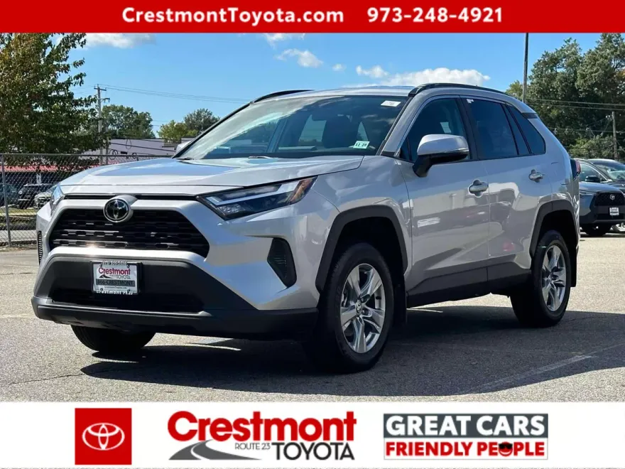2024 Toyota RAV4 XLE photo 1