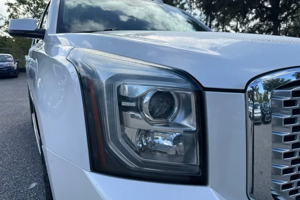 2017 Gmc Yukon Denali photo 1