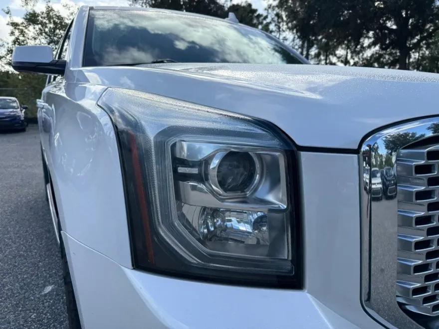 2017 Gmc Yukon Denali photo 1