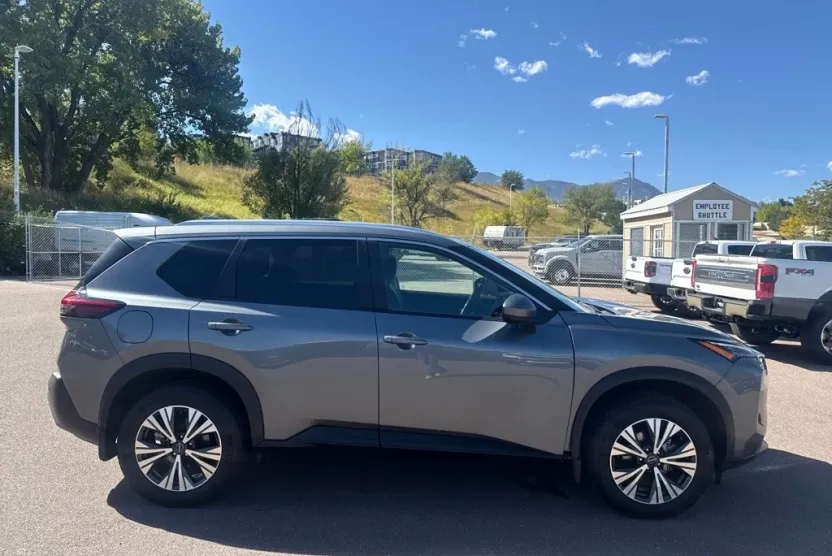 2023 Nissan Rogue SV photo 1