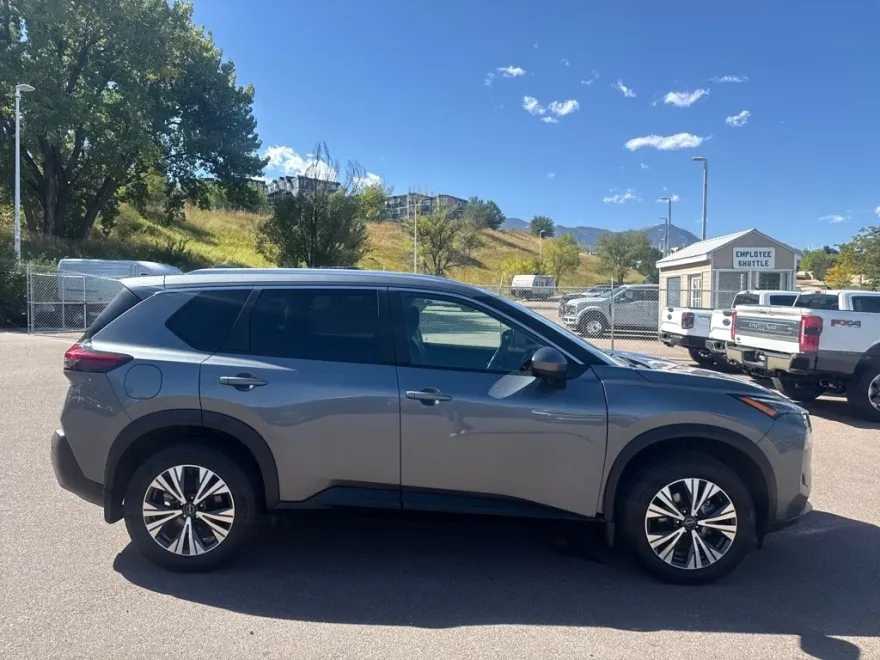 2023 Nissan Rogue SV photo 1