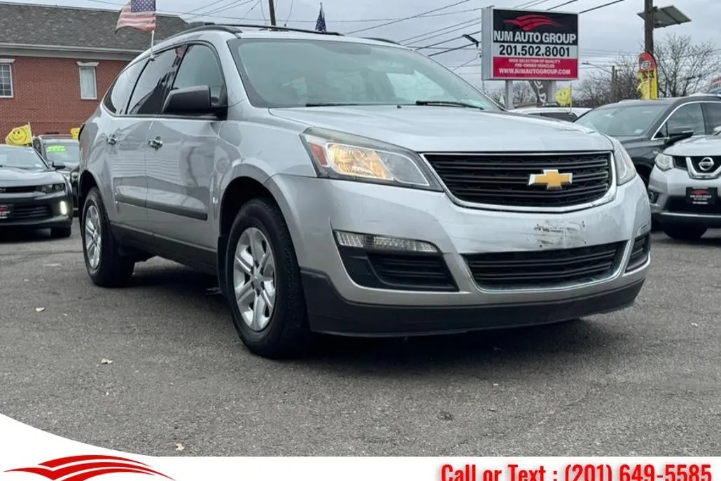 2016 Chevrolet Traverse LS photo 1
