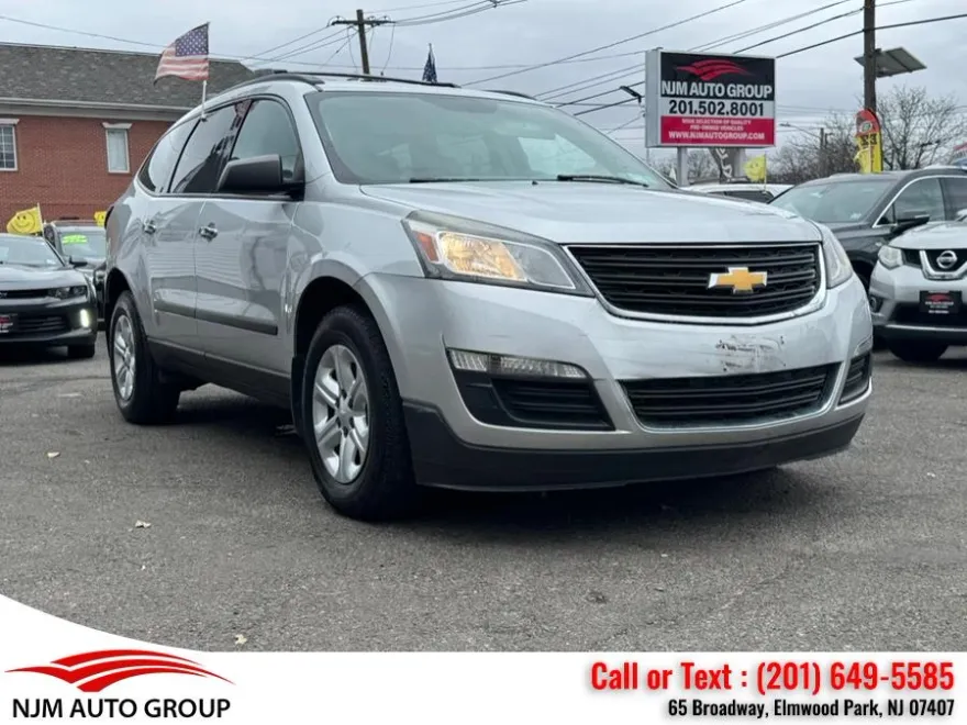 2016 Chevrolet Traverse LS photo 1