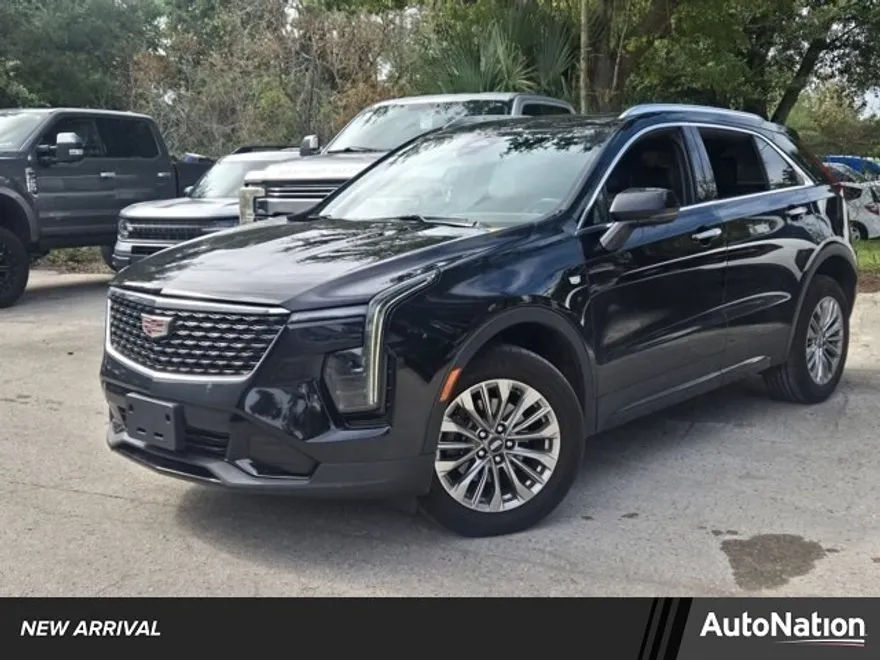2024 Cadillac XT4 Premium Luxury photo 1
