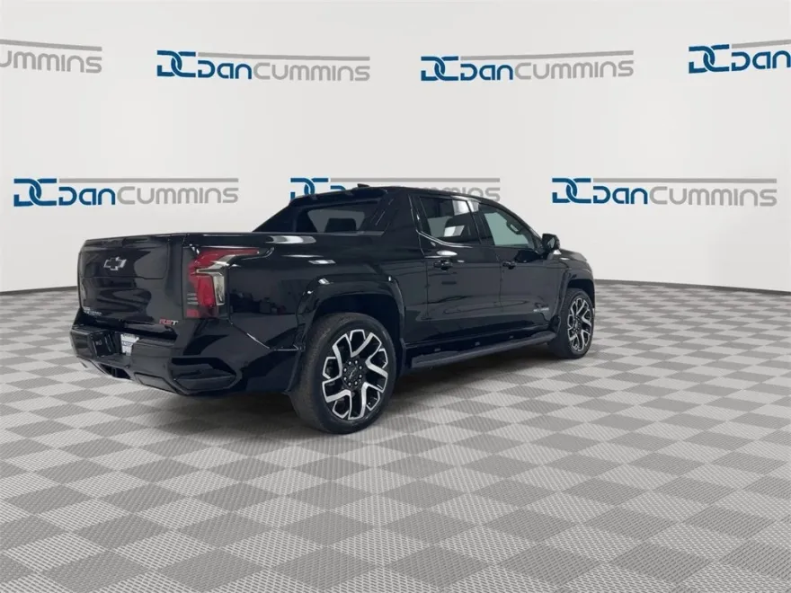 2025 Chevrolet Silverado EV RST photo 1