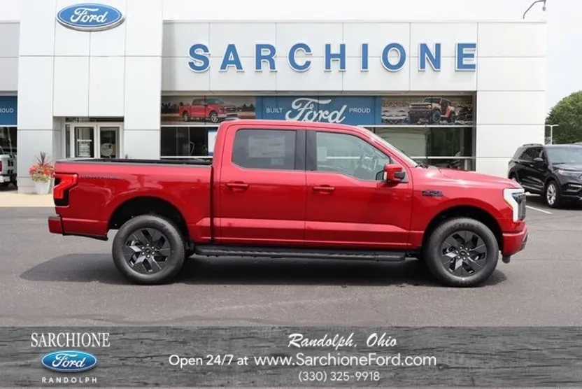 2025 Ford F-150 Lightning Lariat photo 1