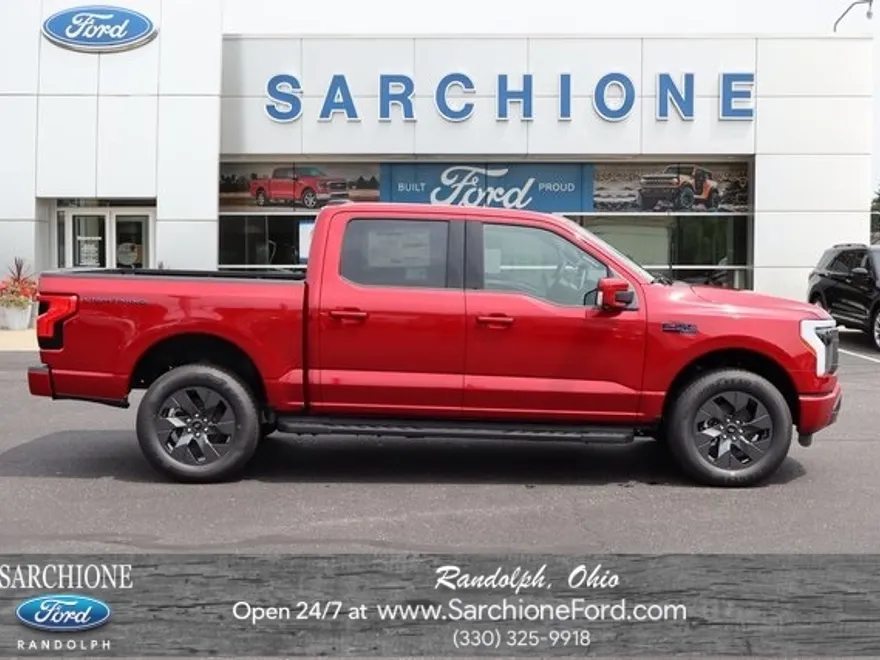 2025 Ford F-150 Lightning Lariat photo 1