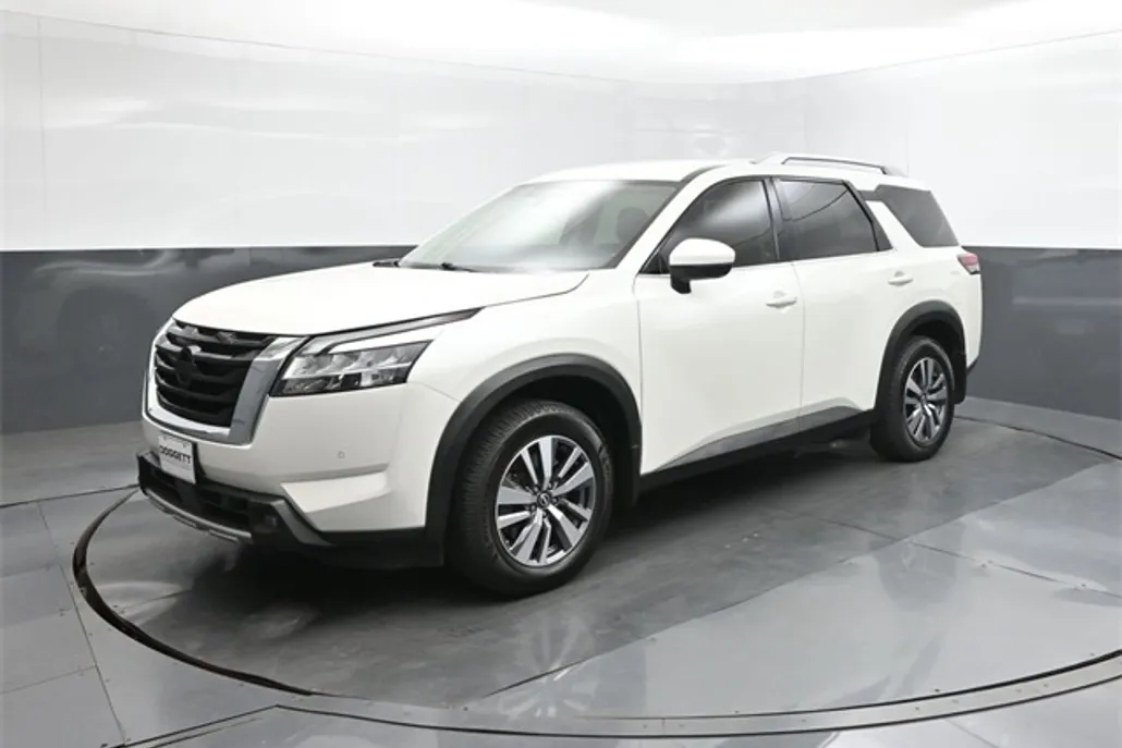 2022 Nissan Pathfinder SL photo 1