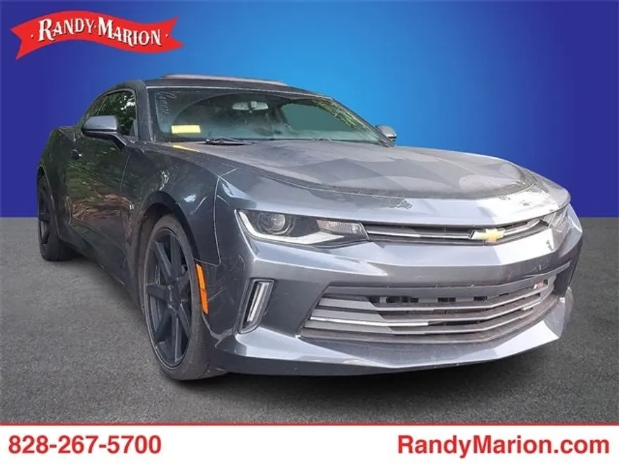 2017 Chevrolet Camaro 1LT photo 1