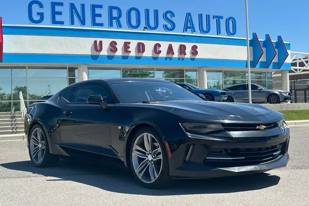 2017 Chevrolet Camaro 1LT photo 1