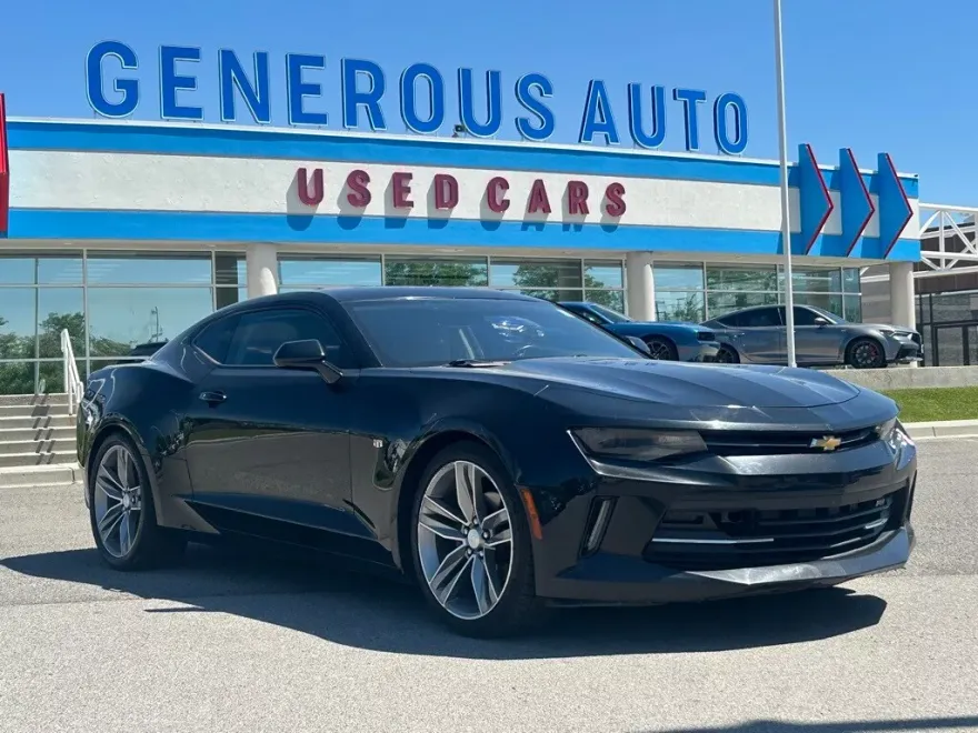 2017 Chevrolet Camaro 1LT photo 1