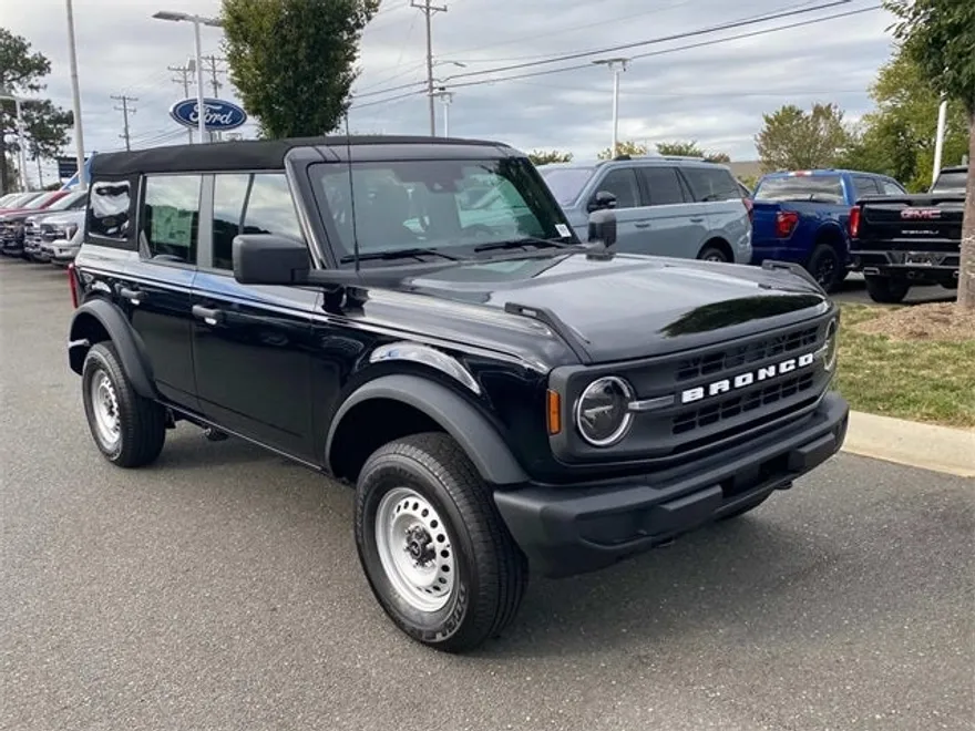 2025 Ford Bronco Base photo 1