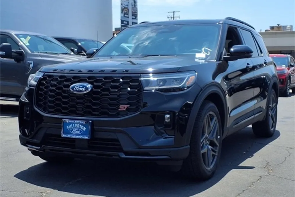 2025 Ford Explorer ST photo 1