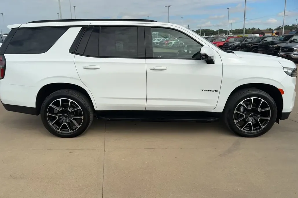 2022 Chevrolet Tahoe RST photo 1
