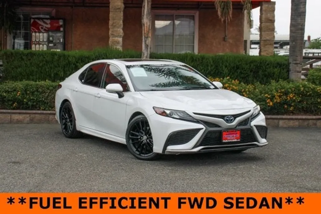 2024 Toyota Camry Hybrid XSE photo 1