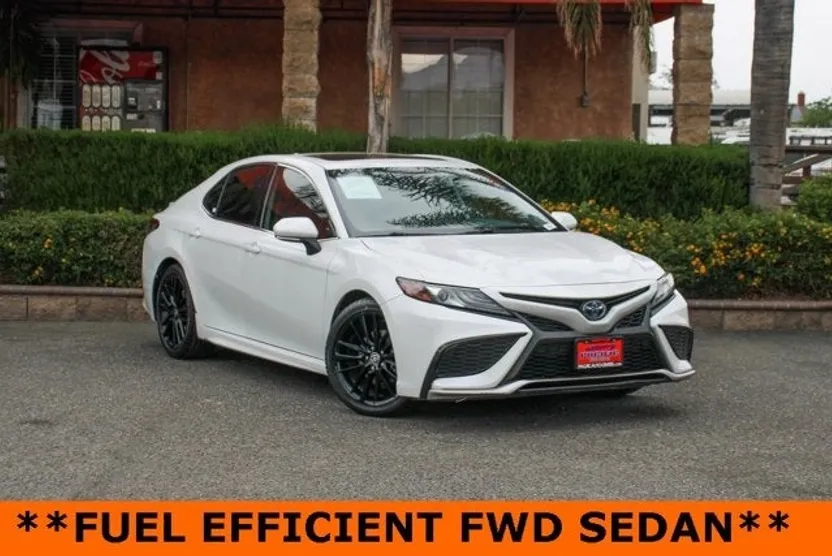 2024 Toyota Camry Hybrid XSE photo 1