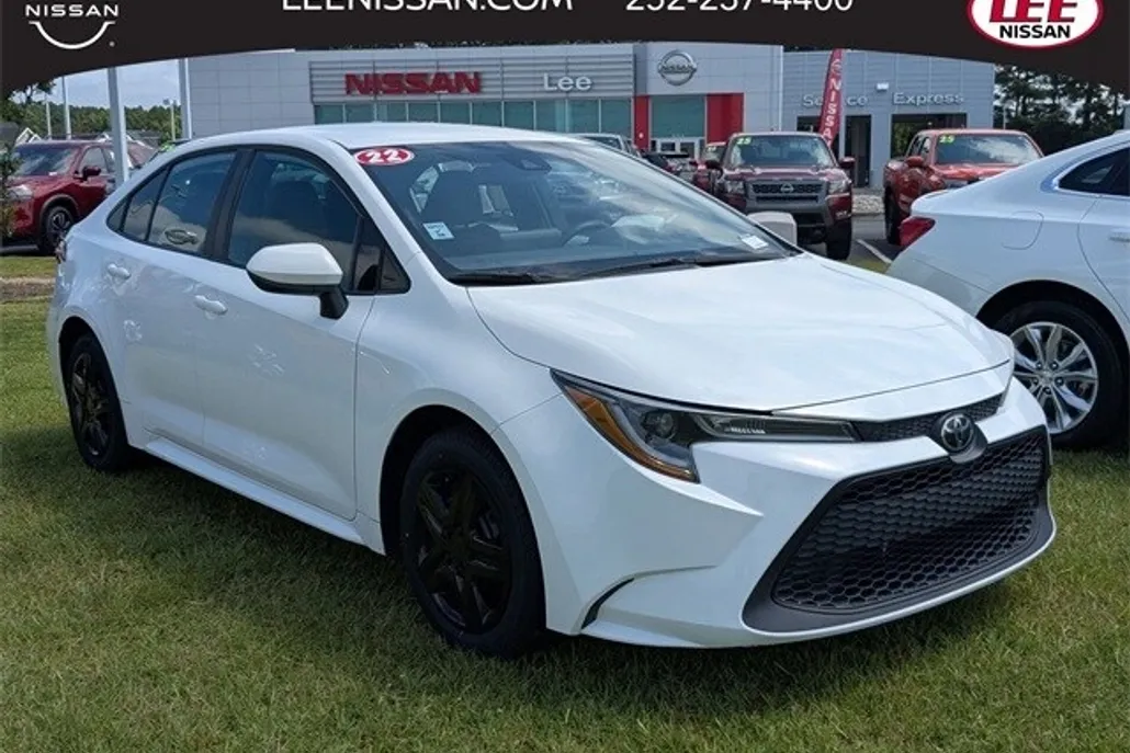 2022 Toyota Corolla LE photo 1