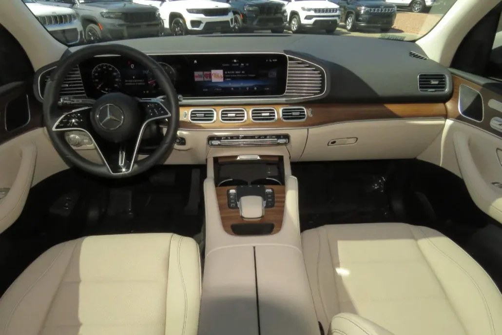 2025 Mercedes Benz GLE 350 4MATIC photo 1