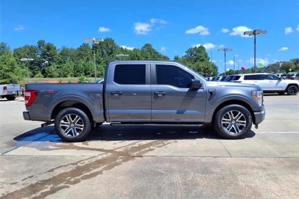 2022 Ford F-150 XL photo 1