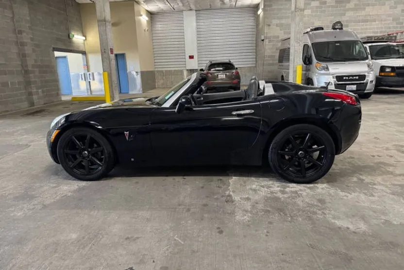 2009 Pontiac Solstice Base Convertible photo 1