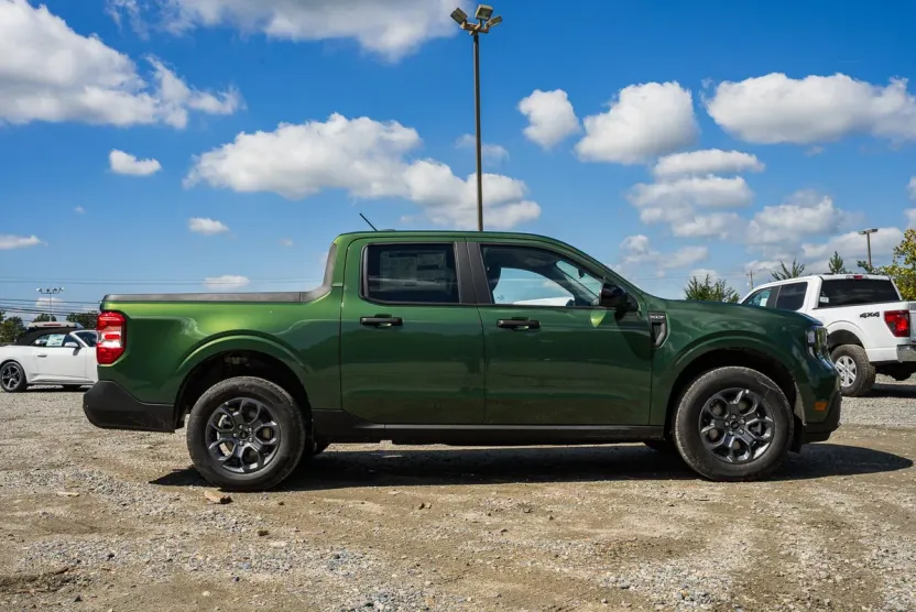 2025 Ford Maverick XLT photo 1