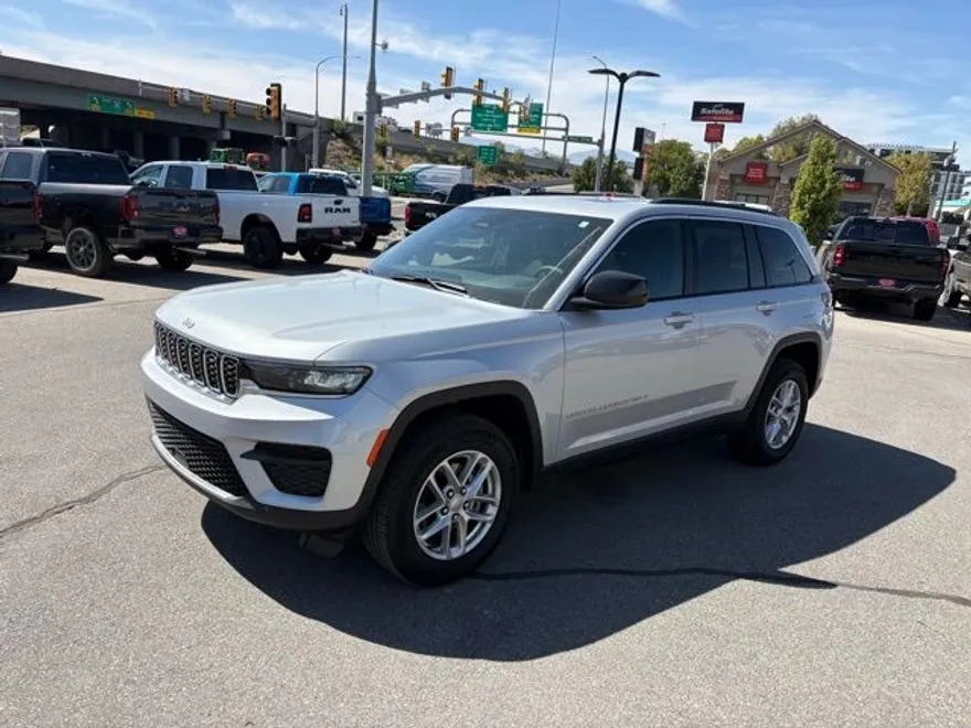 2025 Jeep Grand Cherokee Laredo photo 1