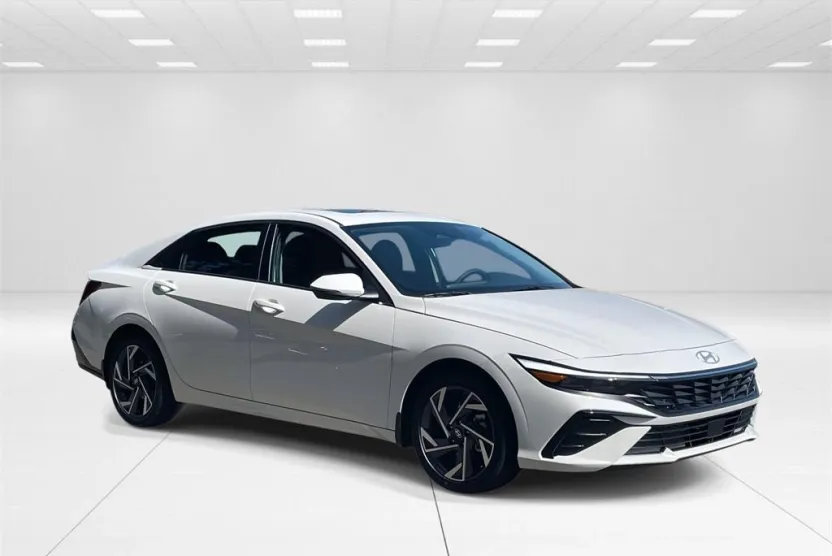 2025 Hyundai Elantra Limited photo 1