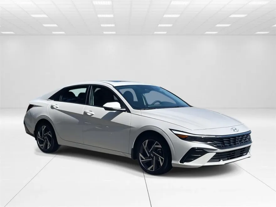 2025 Hyundai Elantra Limited photo 1