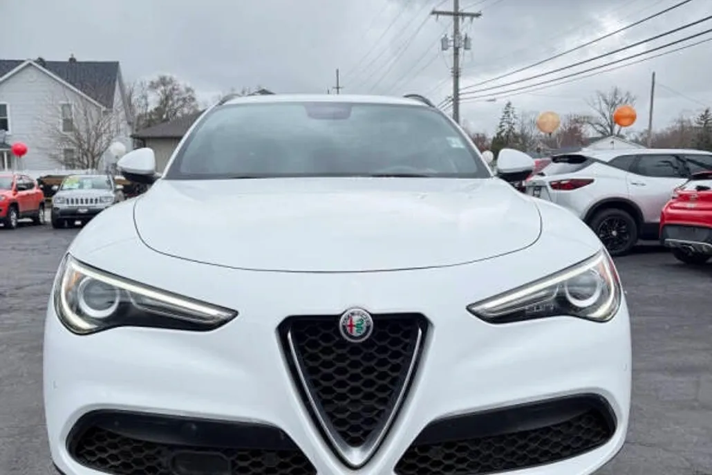 2018 Alfa Romeo Stelvio Ti Sport photo 1