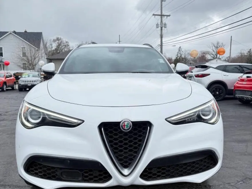 2018 Alfa Romeo Stelvio Ti Sport photo 1