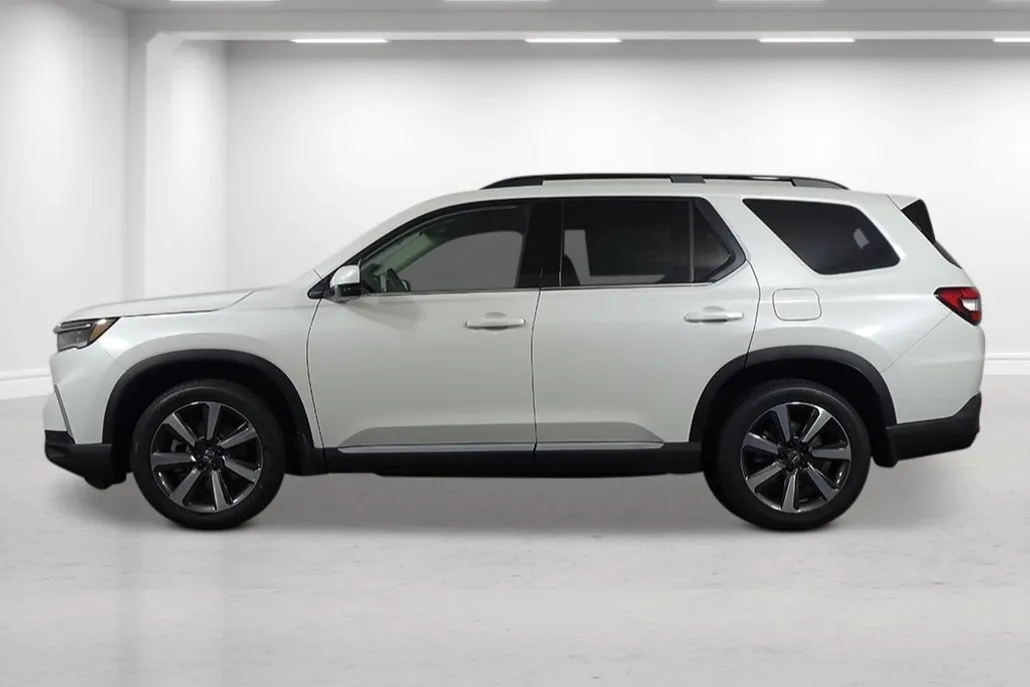 2025 Honda Pilot Touring photo 1
