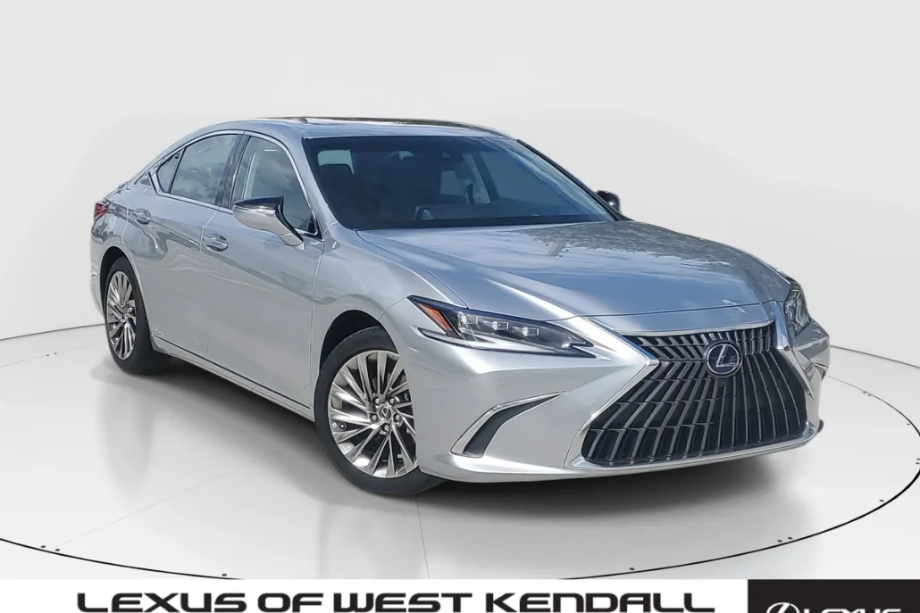 2022 Lexus ES 300h Ultra Luxury photo 1