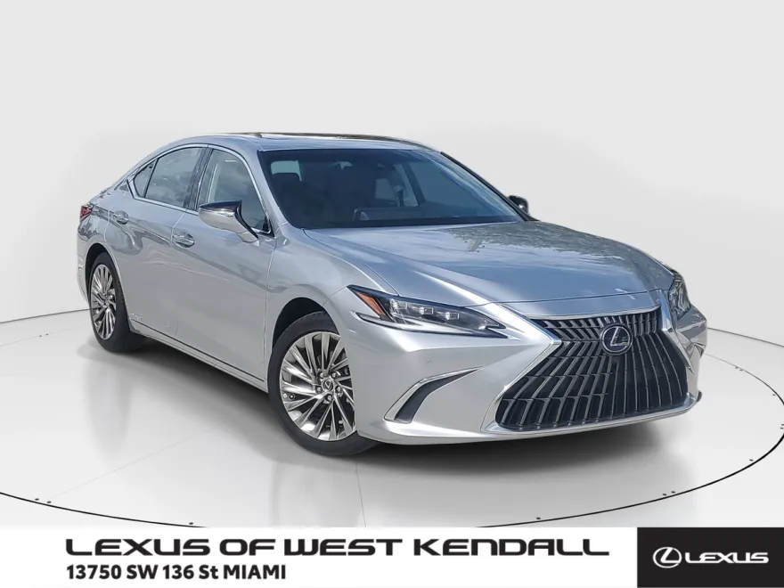 2022 Lexus ES 300h Ultra Luxury photo 1