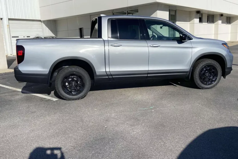 2025 Honda Ridgeline Sport photo 1