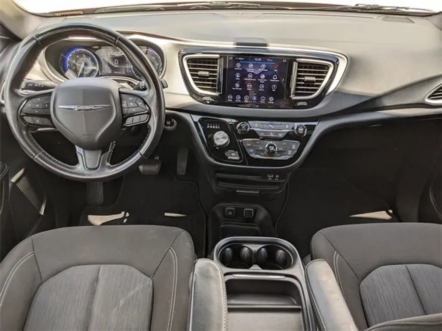 2020 Chrysler Pacifica Touring photo 1
