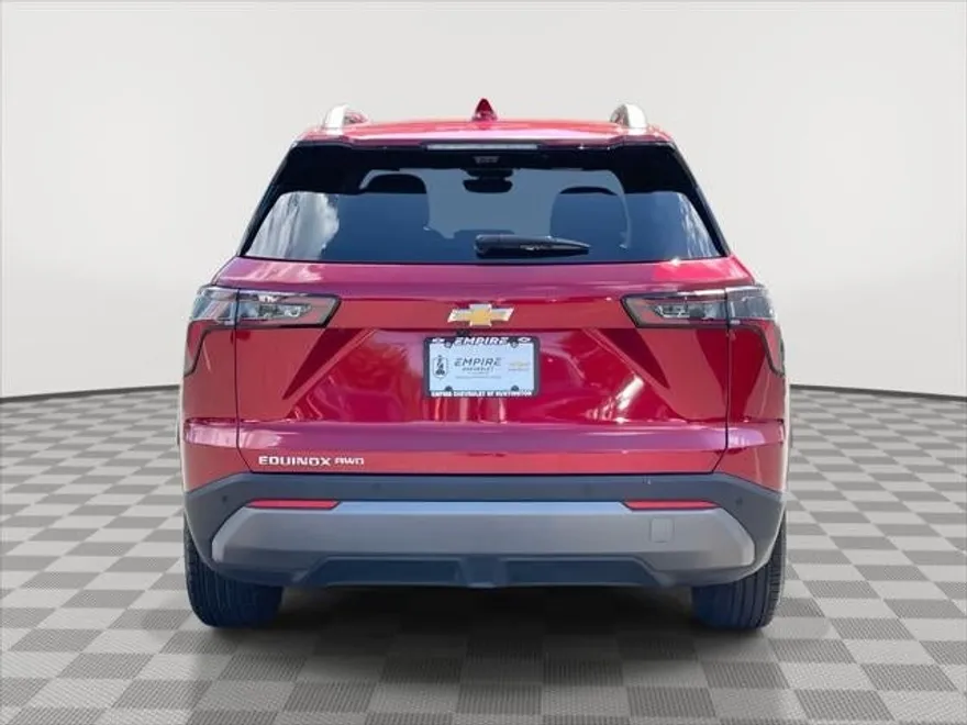 2025 Chevrolet Equinox LT photo 1