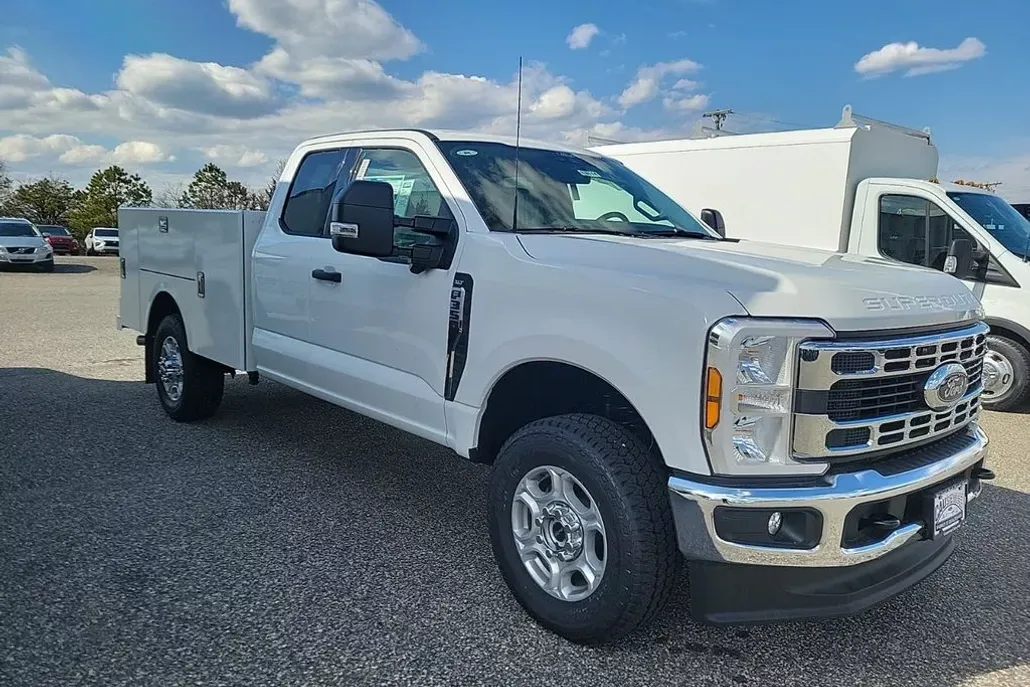 2025 Ford F-350 XLT photo 1