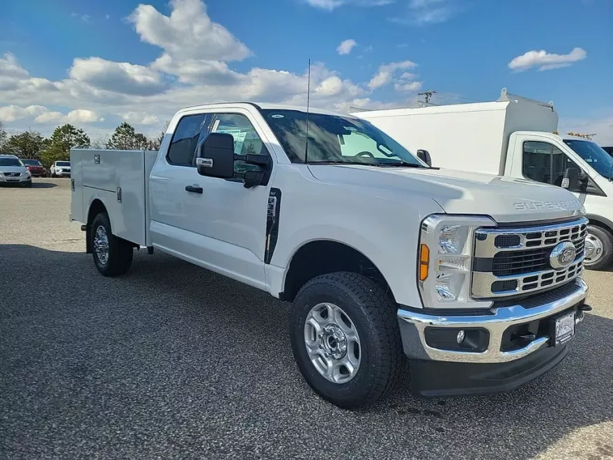 2025 Ford F-350 XLT photo 1