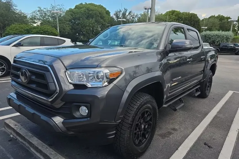 2022 Toyota Tacoma SR5 V6 photo 1