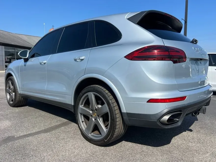 2018 Porsche Cayenne Base photo 1