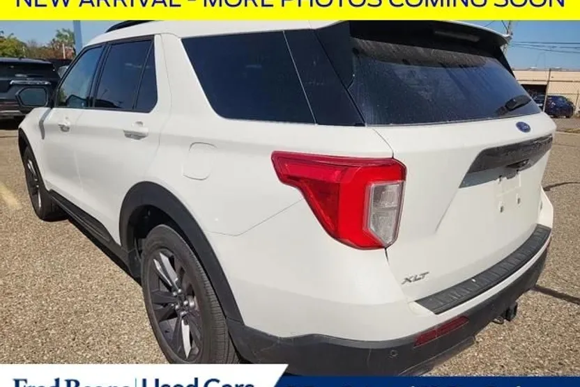 2023 Ford Explorer XLT photo 1