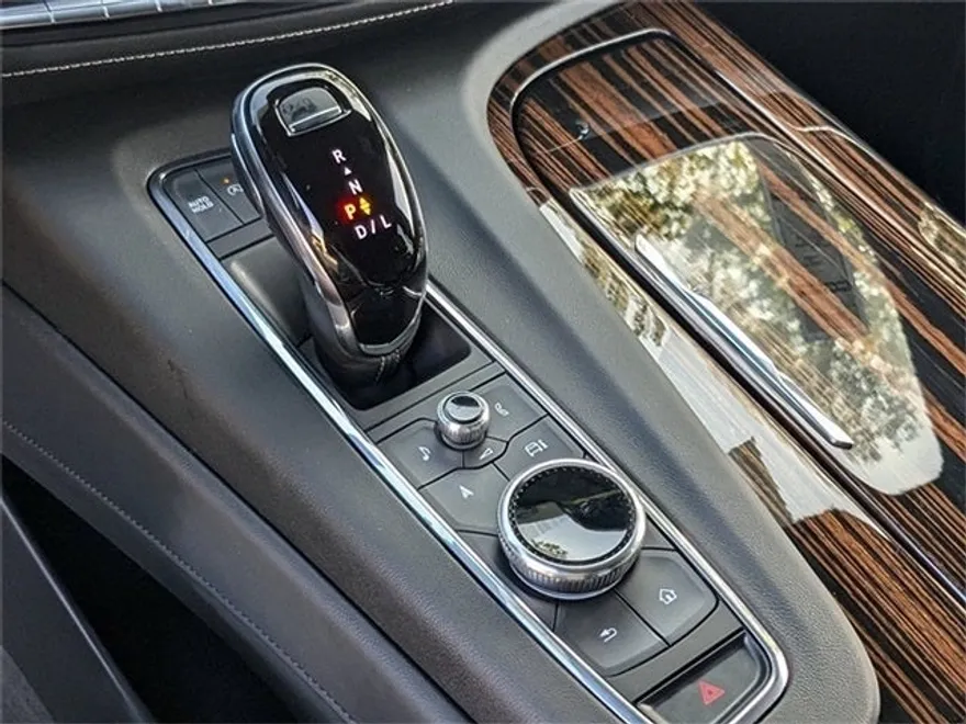 2024 Cadillac Escalade Premium Luxury photo 24