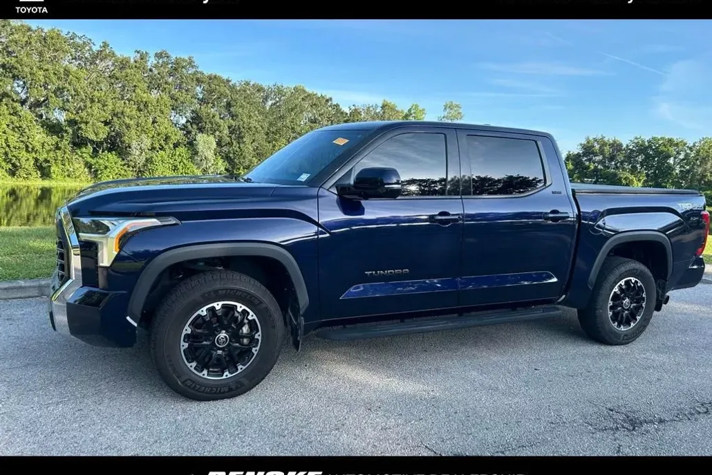 2022 Toyota Tundra SR5 photo 1
