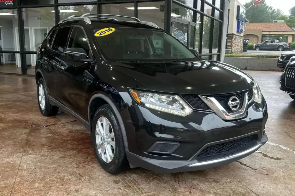 2016 Nissan Rogue SV photo 1
