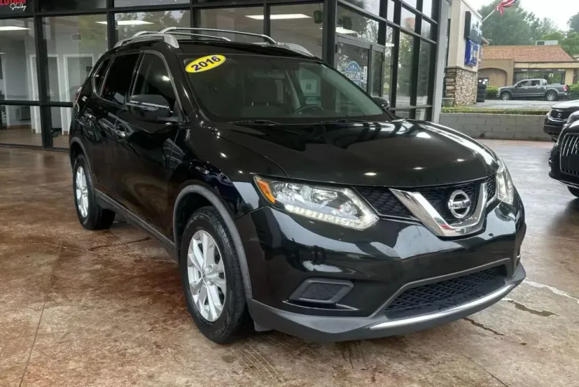 2016 Nissan Rogue SV photo 1
